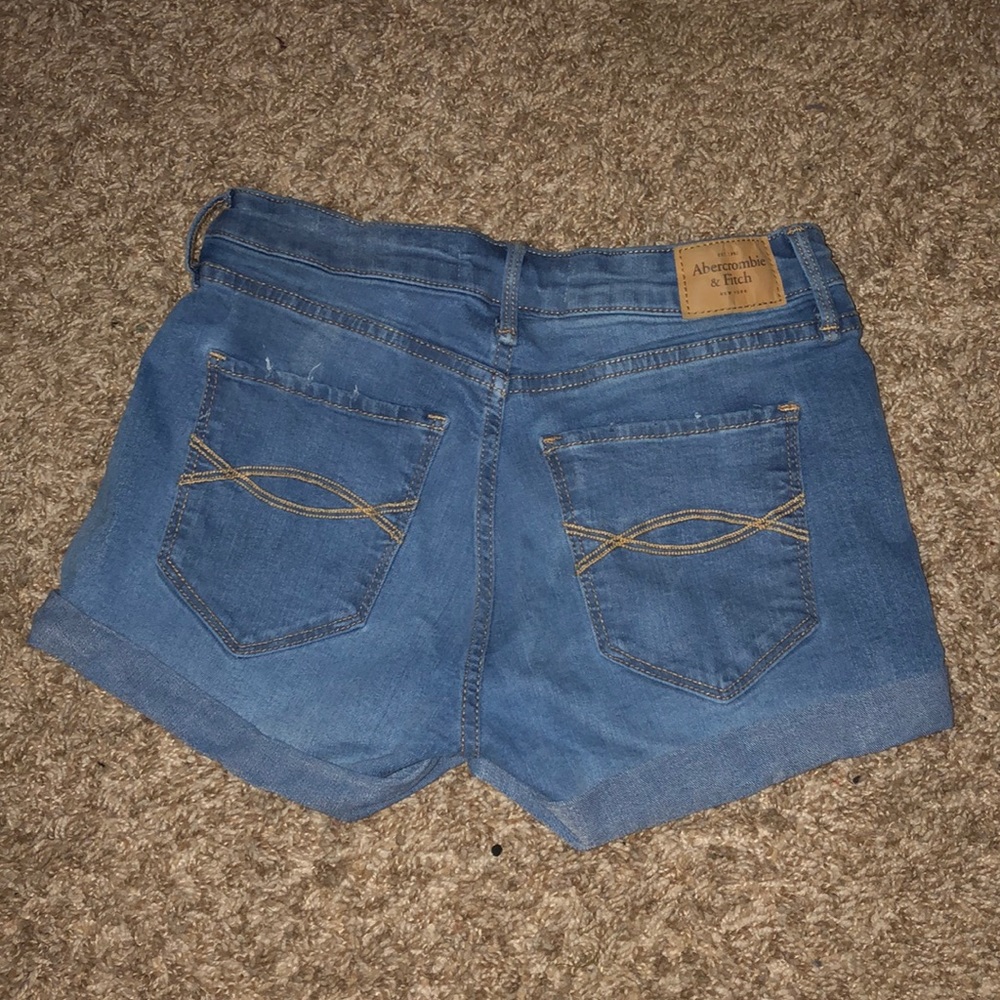💫 Abercrombie Shorts (High Rise) - Picture 2 of 3